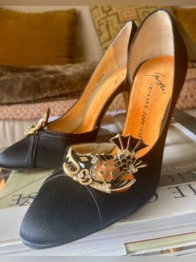 Vintage Giuseppe Zanotti Black Satin Shoe w/Dragon Fish Emblem. Stunning😍